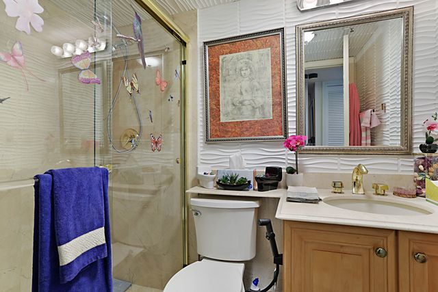 374 Golfview Road 205, North Palm Beach, FL 33408