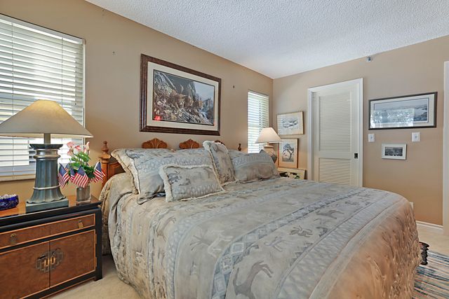 374 Golfview Road 205, North Palm Beach, FL 33408