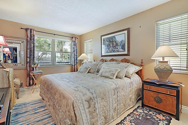 374 Golfview Road 205, North Palm Beach, FL 33408