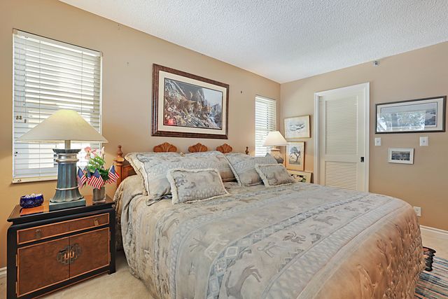 374 Golfview Road 205, North Palm Beach, FL 33408