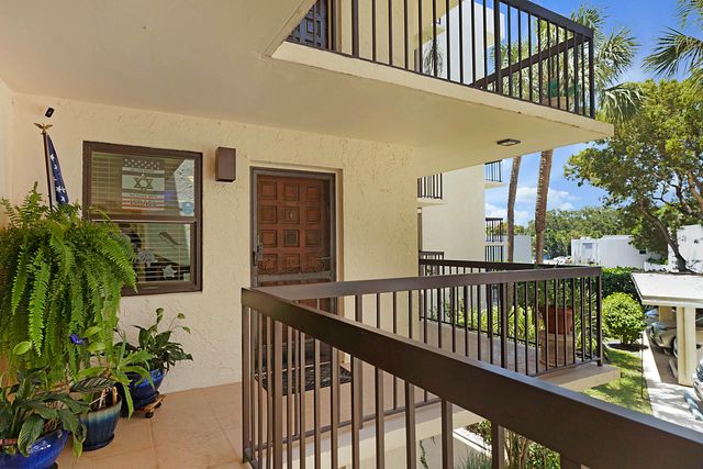 374 Golfview Road 205, North Palm Beach, FL 33408