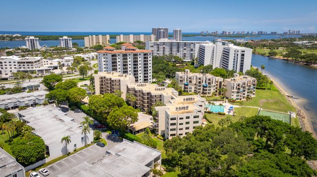 374 Golfview Road 205, North Palm Beach, FL 33408