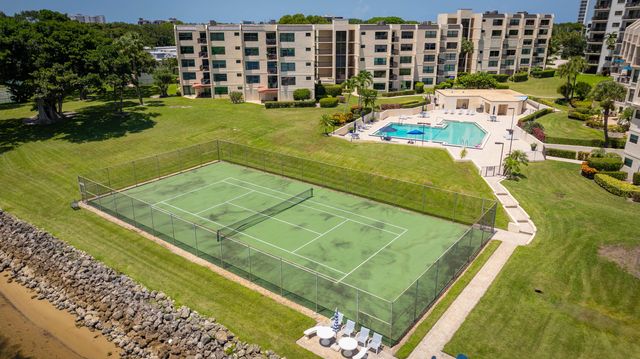 374 Golfview Road 205, North Palm Beach, FL 33408