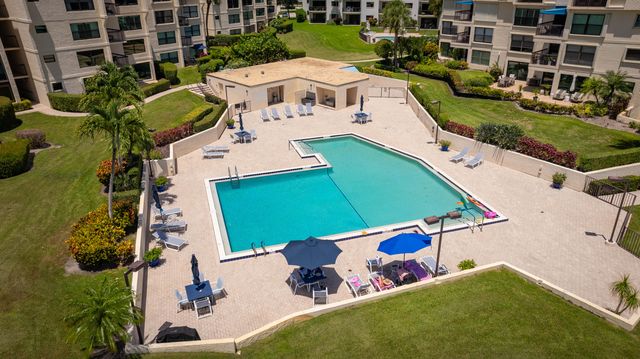 374 Golfview Road 205, North Palm Beach, FL 33408