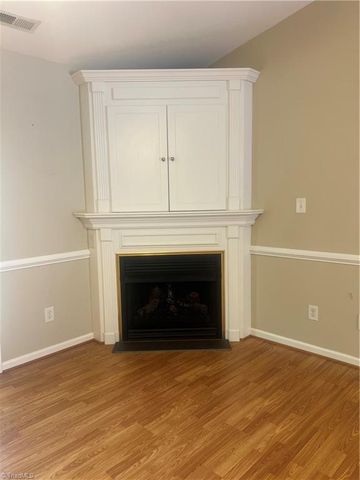 405 Pinefield Place, Thomasville, NC 27360
