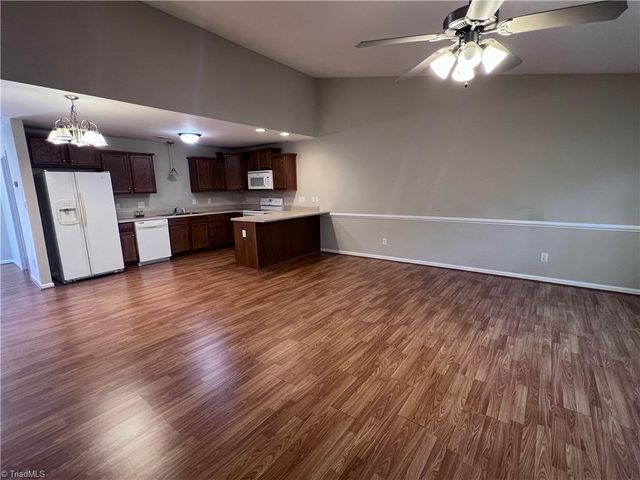 405 Pinefield Place, Thomasville, NC 27360