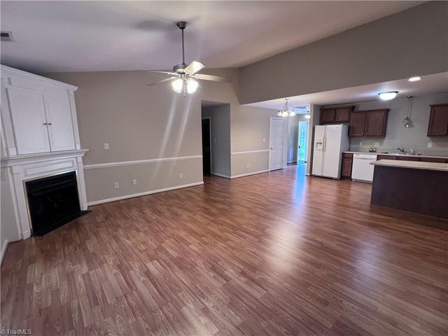 405 Pinefield Place, Thomasville, NC 27360