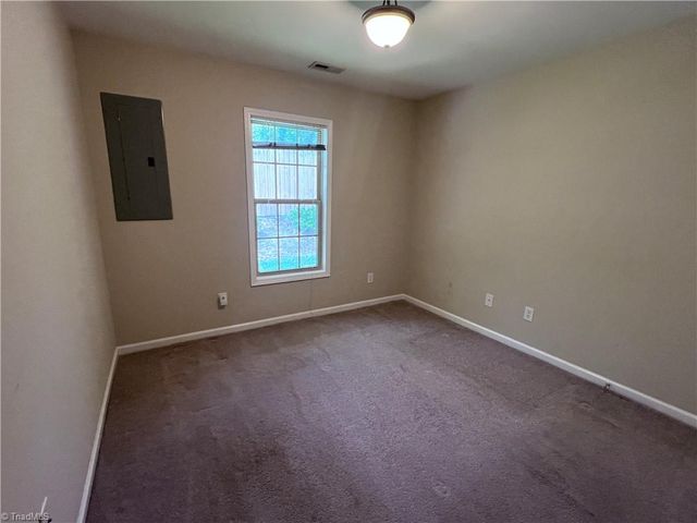 405 Pinefield Place, Thomasville, NC 27360