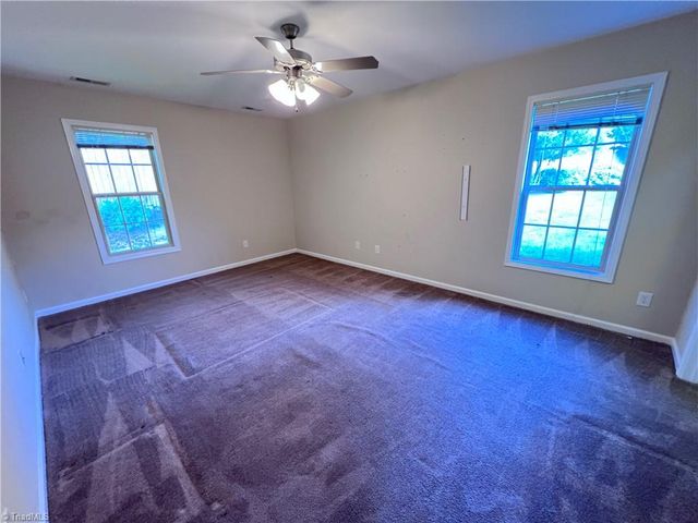 405 Pinefield Place, Thomasville, NC 27360