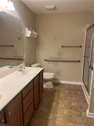 405 Pinefield Place, Thomasville, NC 27360