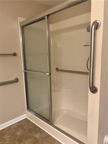 405 Pinefield Place, Thomasville, NC 27360