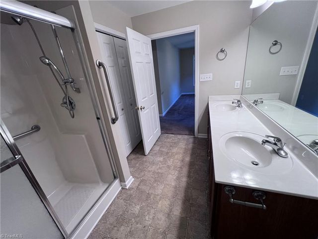 405 Pinefield Place, Thomasville, NC 27360
