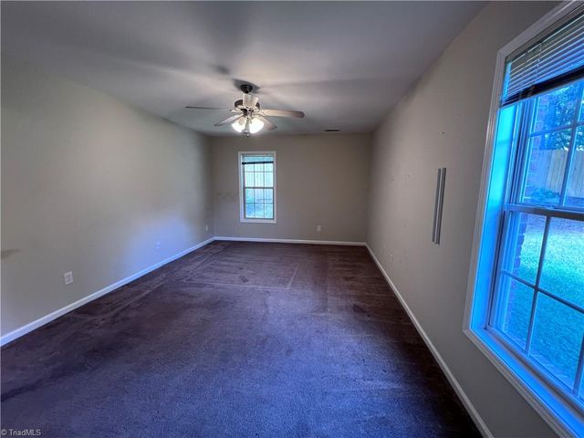 405 Pinefield Place, Thomasville, NC 27360