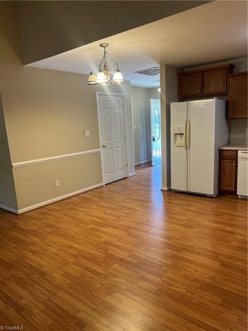 405 Pinefield Place, Thomasville, NC 27360