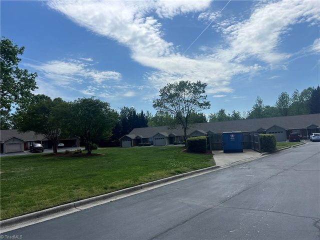 405 Pinefield Place, Thomasville, NC 27360