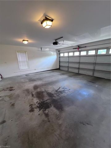 405 Pinefield Place, Thomasville, NC 27360