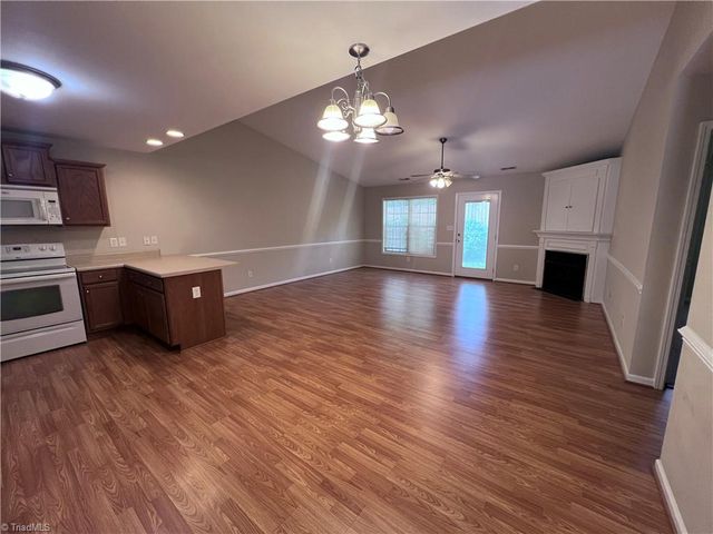 405 Pinefield Place, Thomasville, NC 27360