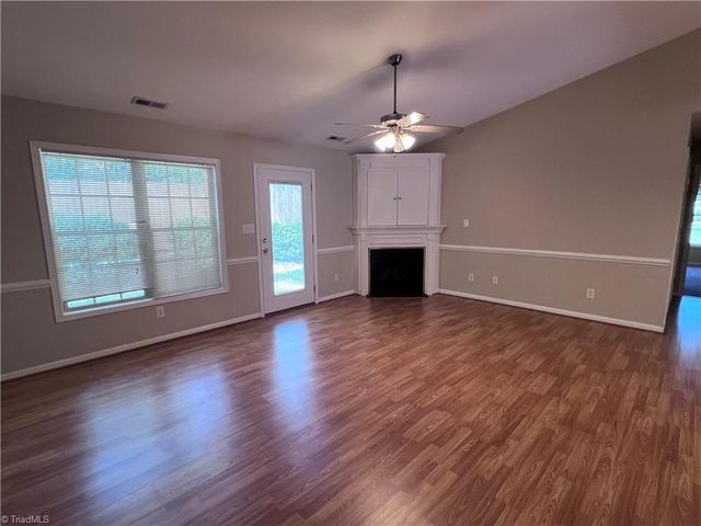 405 Pinefield Place, Thomasville, NC 27360