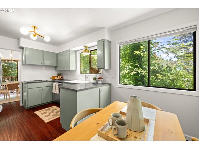 1180 OXFORD Dr, Lake Oswego, OR 97034
