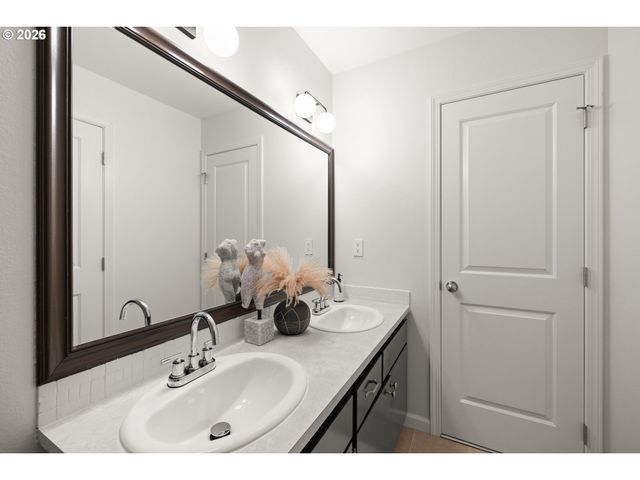 1180 OXFORD Dr, Lake Oswego, OR 97034