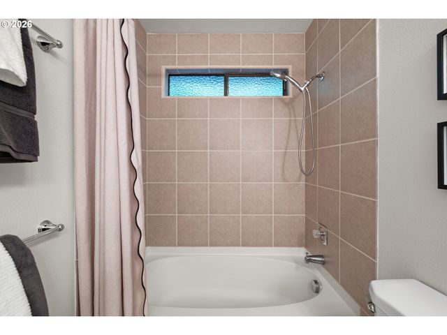1180 OXFORD Dr, Lake Oswego, OR 97034