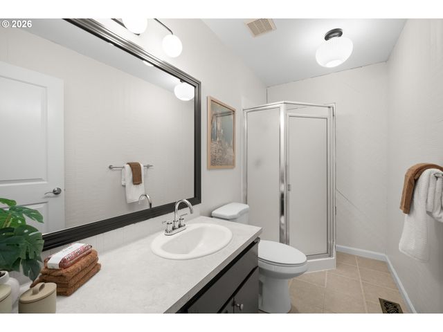 1180 OXFORD Dr, Lake Oswego, OR 97034