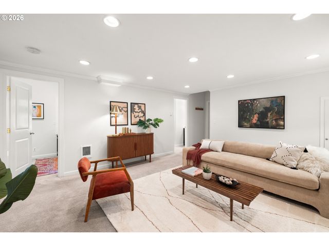 1180 OXFORD Dr, Lake Oswego, OR 97034