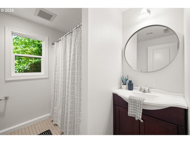 1180 OXFORD Dr, Lake Oswego, OR 97034