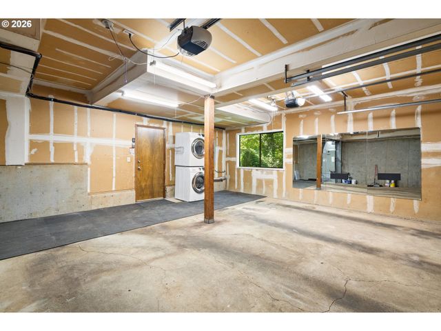 1180 OXFORD Dr, Lake Oswego, OR 97034