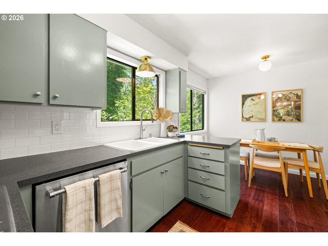 1180 OXFORD Dr, Lake Oswego, OR 97034