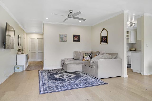 407 Orange St 410, Oakland, CA 94610