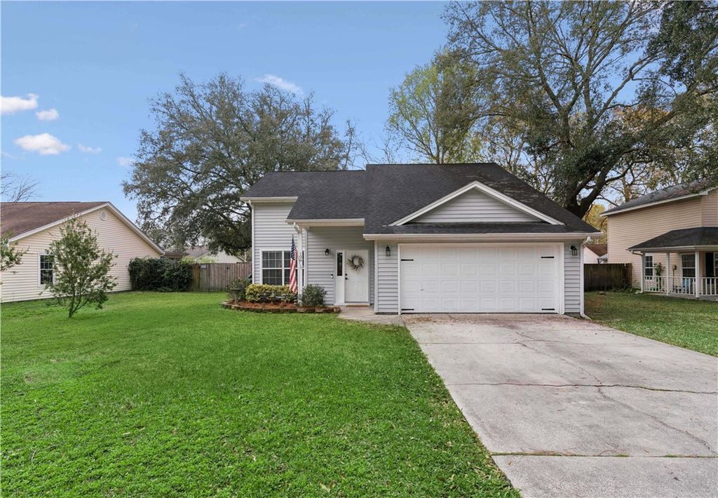 106 Cherry Tree Court, Kingsland, GA 31548