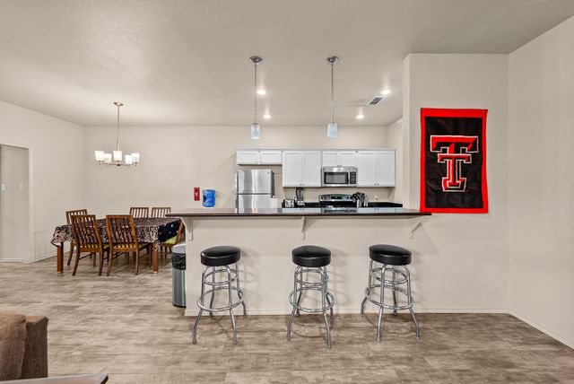 2128 10th Street, Lubbock, TX 79401