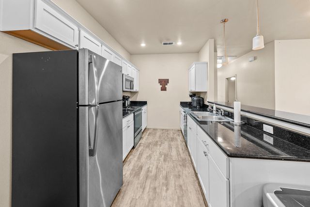 2128 10th Street, Lubbock, TX 79401