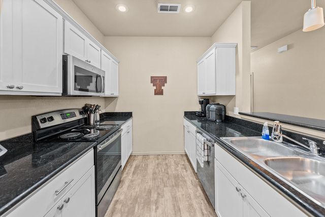 2128 10th Street, Lubbock, TX 79401