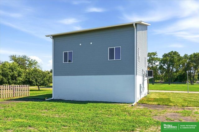 500 Hidden Meadows Drive, Fremont, NE 68025