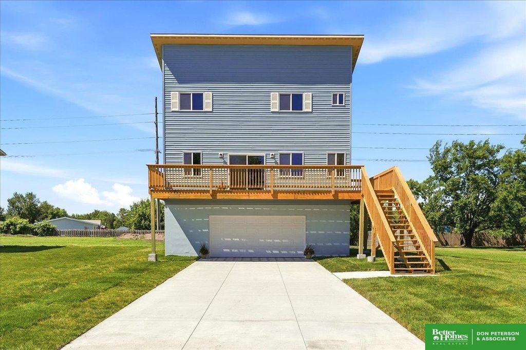 500 Hidden Meadows Drive, Fremont, NE 68025