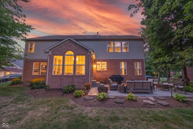 6847 Woodhaven Place, Zionsville, IN 46077