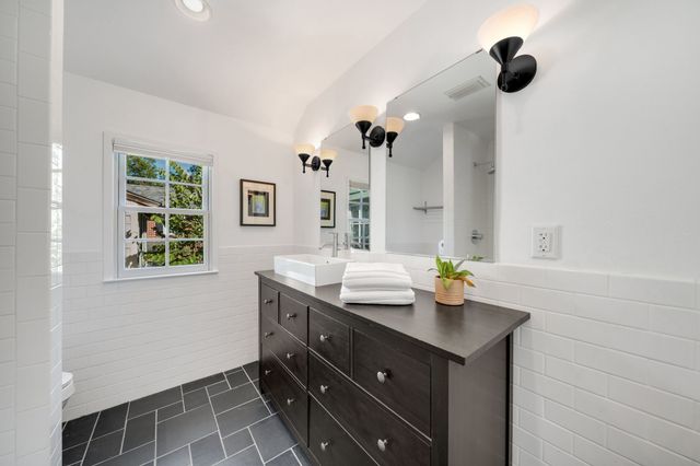 6826 Lakeshore Drive, Dallas, TX 75214
