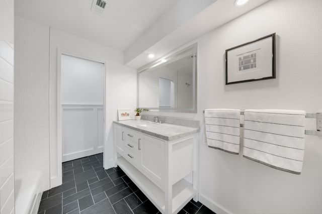 6826 Lakeshore Drive, Dallas, TX 75214