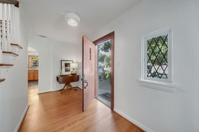 6826 Lakeshore Drive, Dallas, TX 75214