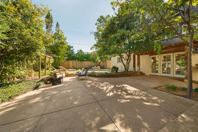 6826 Lakeshore Drive, Dallas, TX 75214