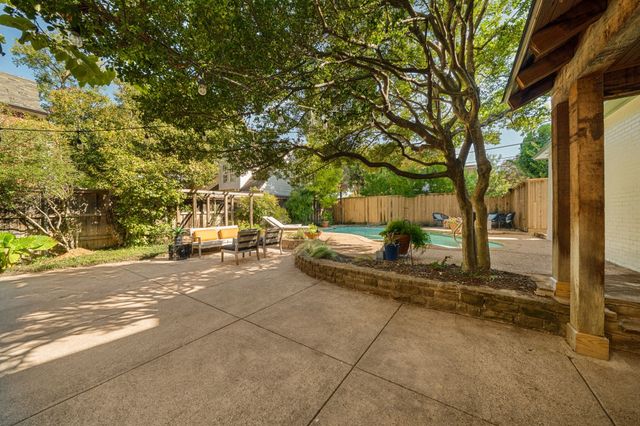 6826 Lakeshore Drive, Dallas, TX 75214