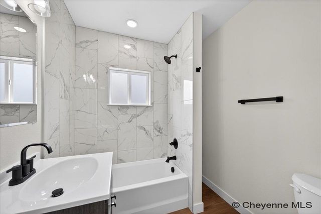 2008 E 17TH ST, Cheyenne, WY 82001