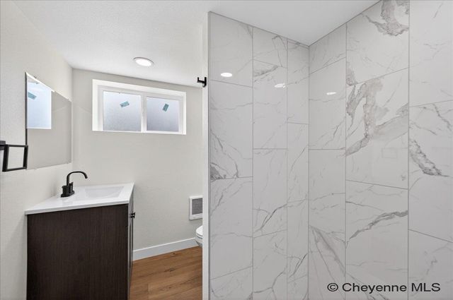 2008 E 17TH ST, Cheyenne, WY 82001