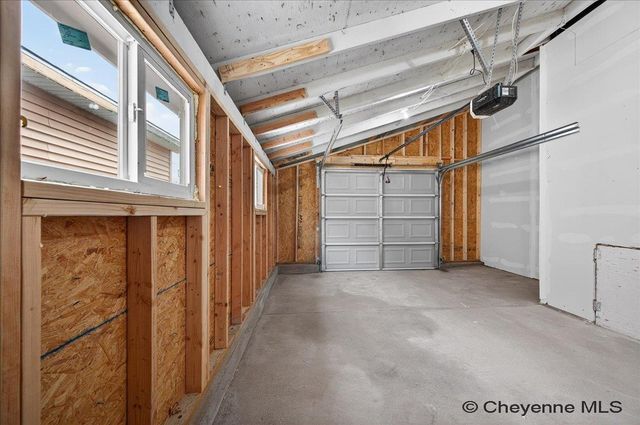 2008 E 17TH ST, Cheyenne, WY 82001