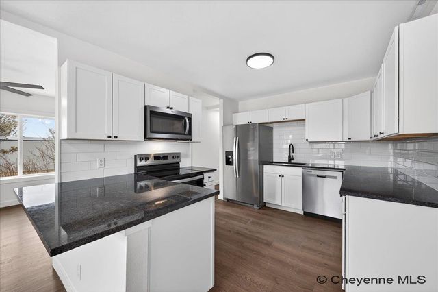 2008 E 17TH ST, Cheyenne, WY 82001