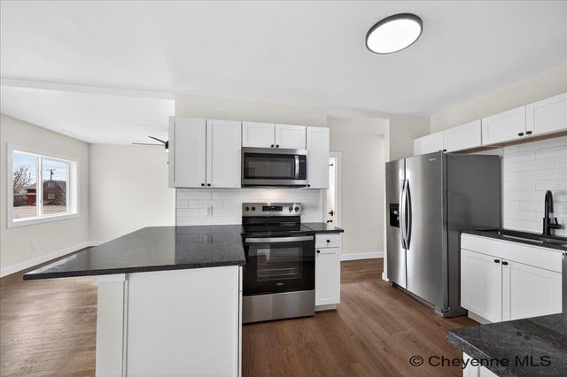 2008 E 17TH ST, Cheyenne, WY 82001