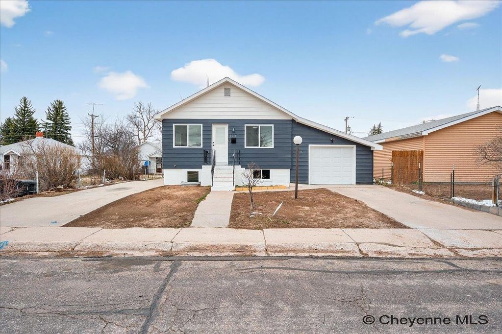 2008 E 17TH ST, Cheyenne, WY 82001