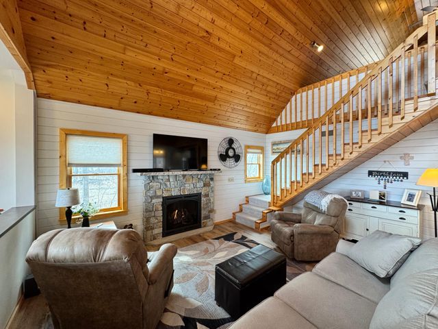 10532 Jurgen Nash Drive, Garrison, MN 56450